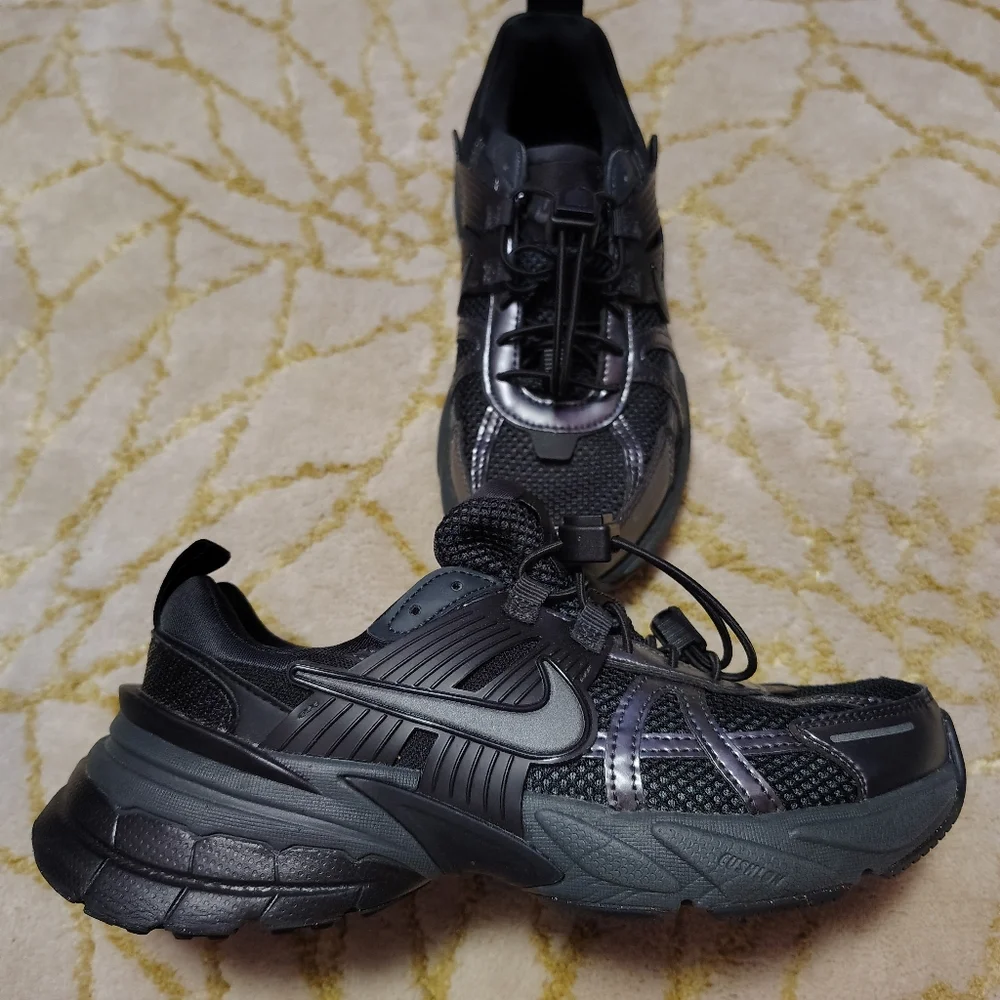 Nike Women's V2K Run Shoes Black